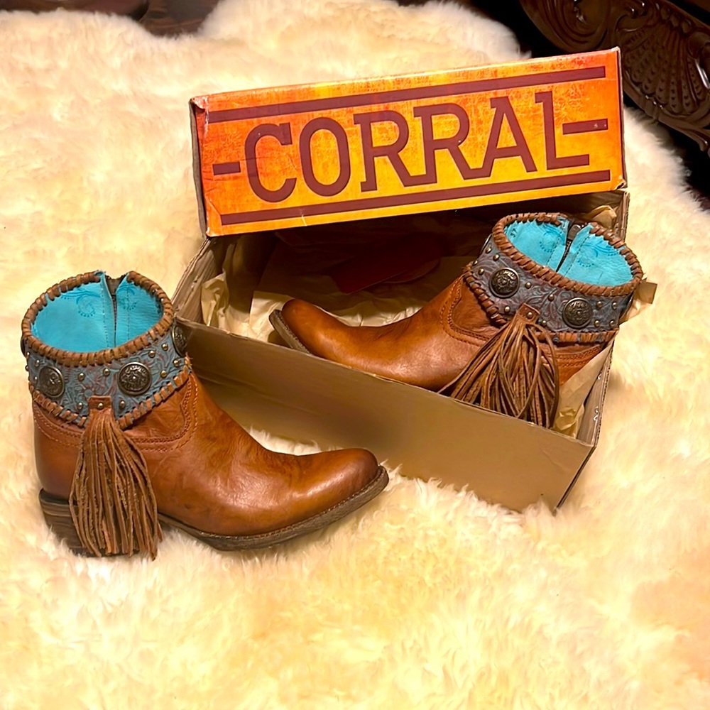 Women’s size 8 Corral leather ankle boots